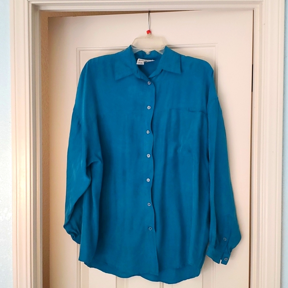 Beautiful Teal Long Sleeve, Button up, Silk Shirt Blouse. Size Medium